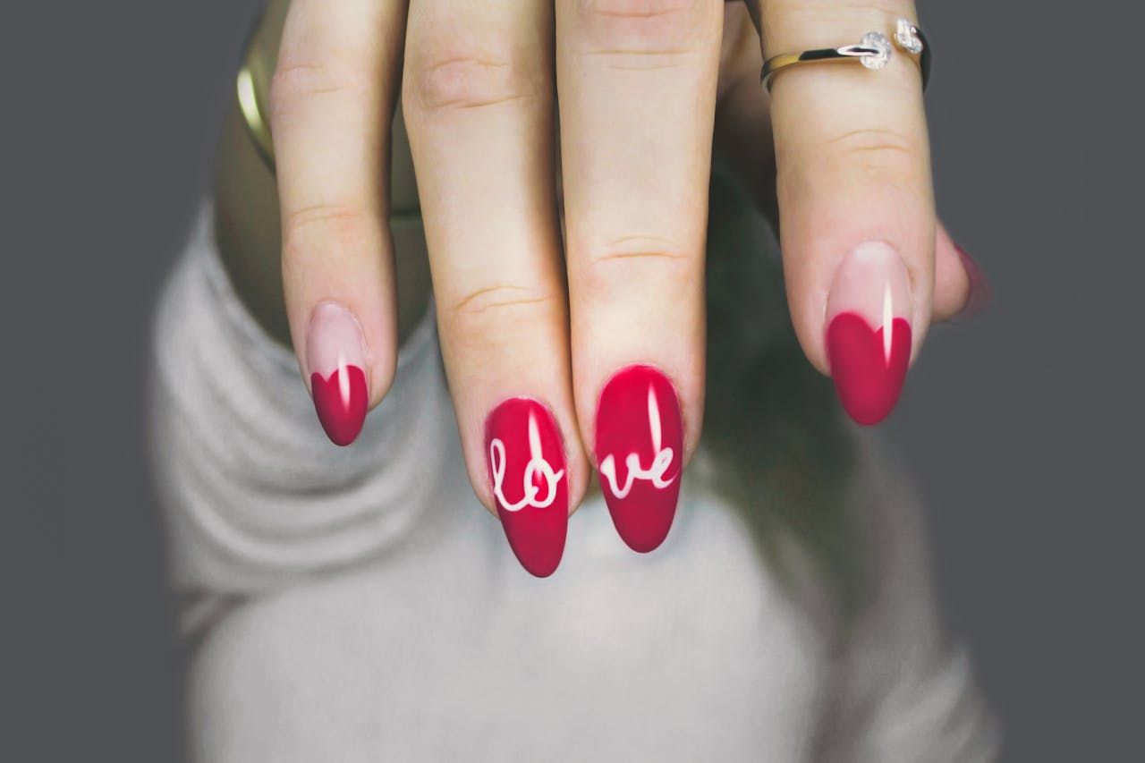 Strona Główna Vibrant red nails with
